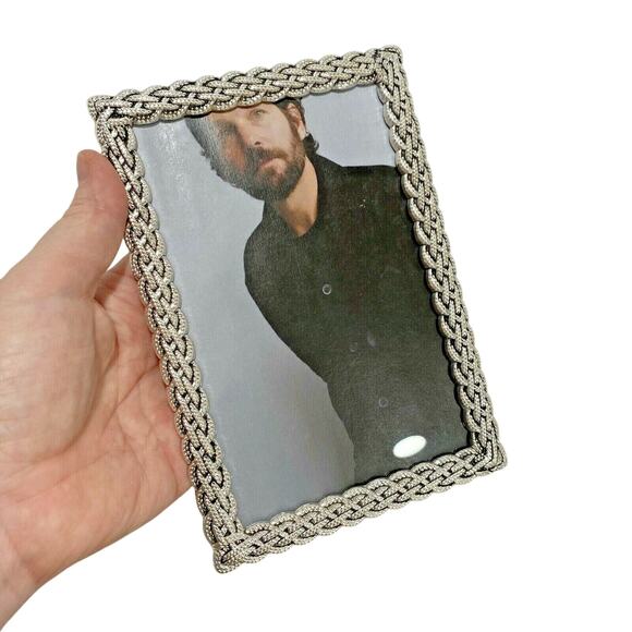 Ornate standing picture frame woven silver tone textured braided holder 4" x 6" - Picture 5 of 6